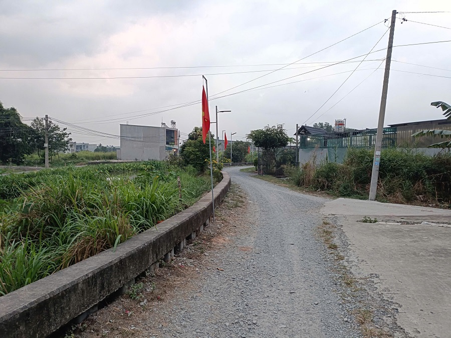 Hình chụp đường kênh Nhà Vuông xã Bình Mỹ, đoạn lô đất toạ lạc