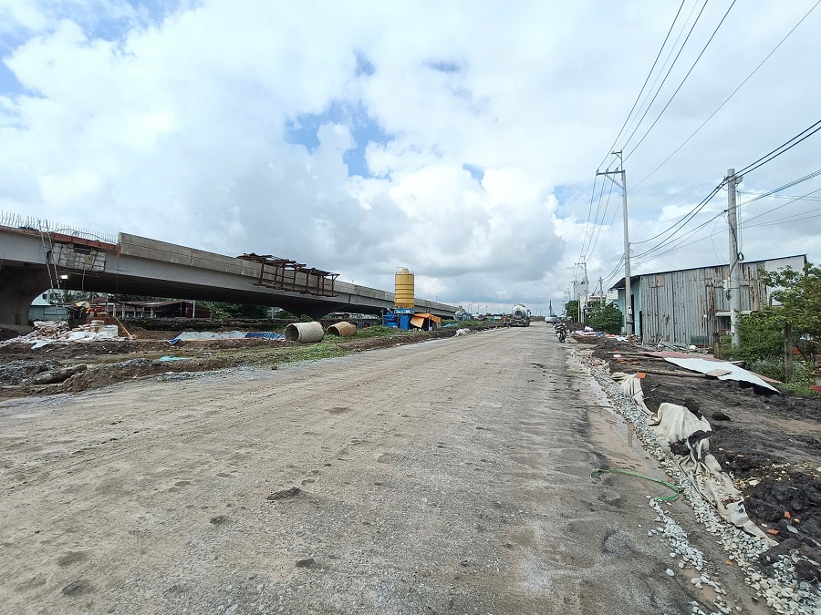 Đường vành đai 3 xã Bình Mỹ Củ Chi, đoạn qua lô đất đang thi công gấp rút để kịp tiến độ thông xe