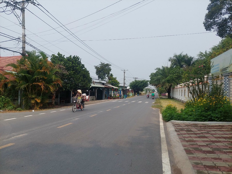 đường Nguyễn Kim Cương Củ Chi lộ giới 30m là trục đường chính của xã Tân Thạnh Đông